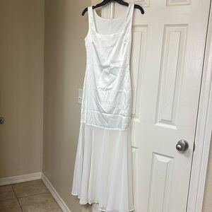 White dress size 4 new, never worn